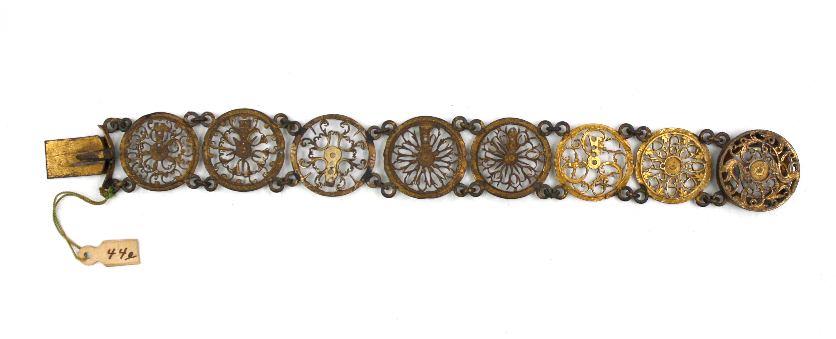 Armband aus Spindelkloben (Drilandmuseum CC BY-NC-SA)