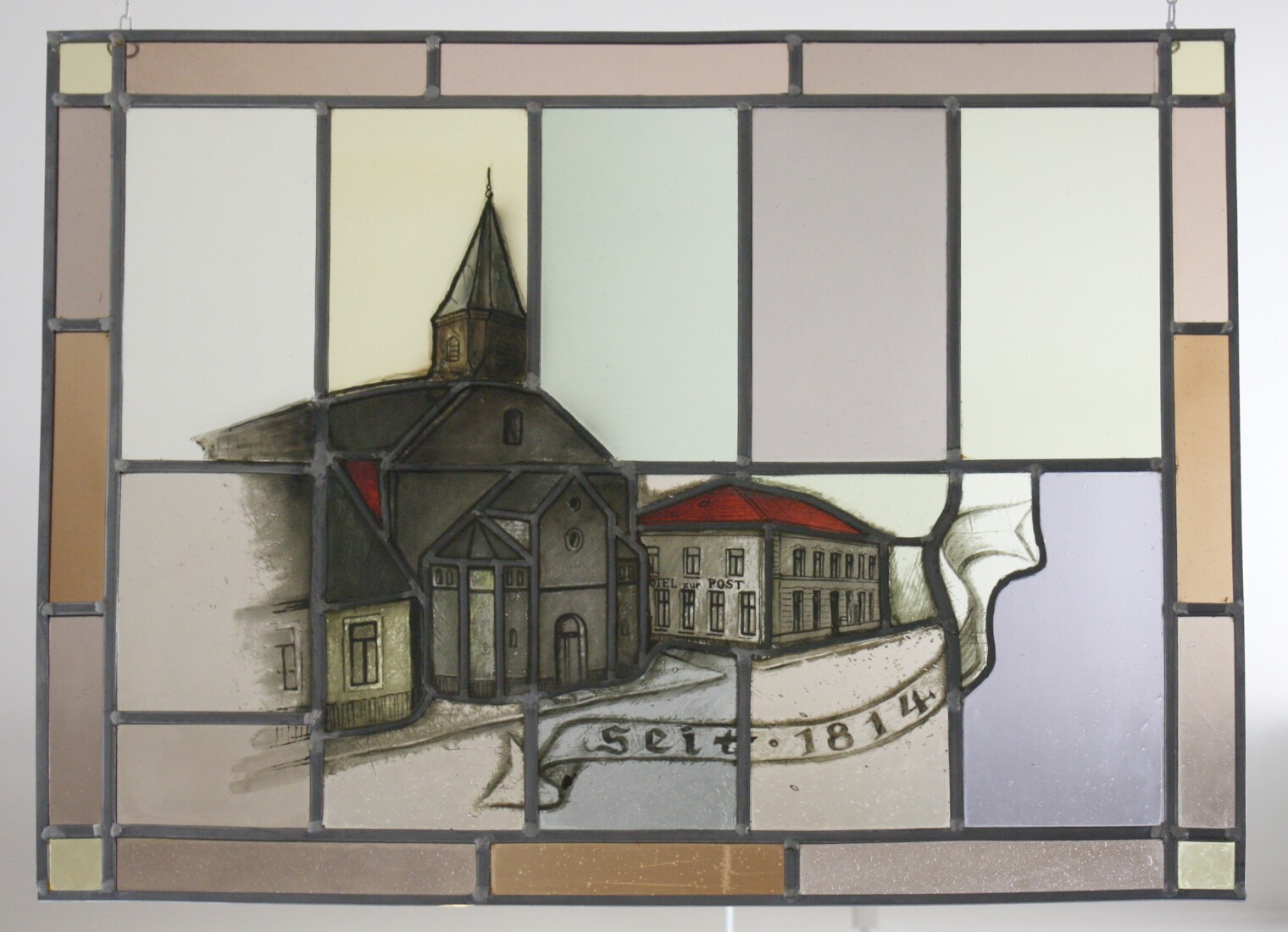 Bleiglasfenster: "Hotel zur Post" (Drilandmuseum CC BY-NC-SA)