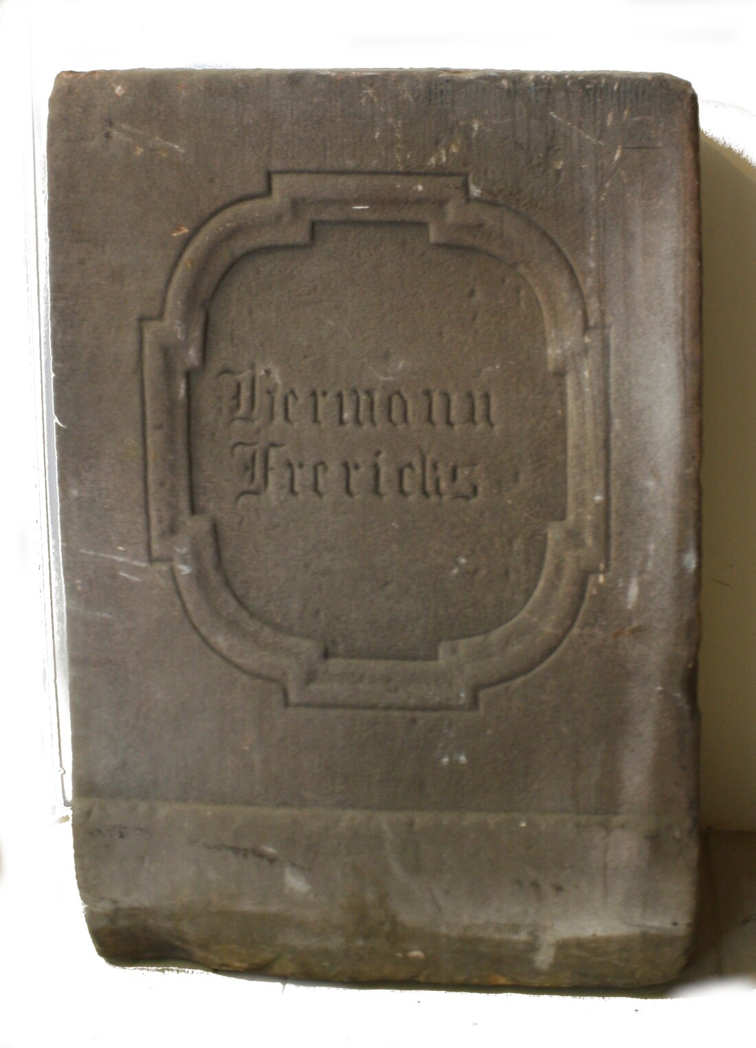Grabstein "Hermann Frierichs" (Drilandmuseum CC BY-NC-SA)