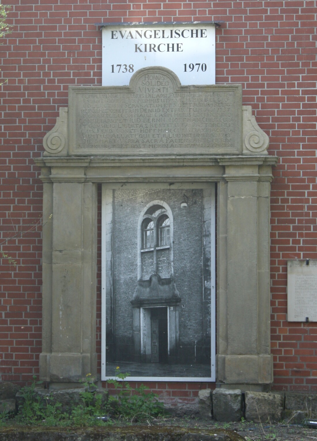 Portalstein der alten evangelischen Kirche (Drilandmuseum CC BY-NC-SA)