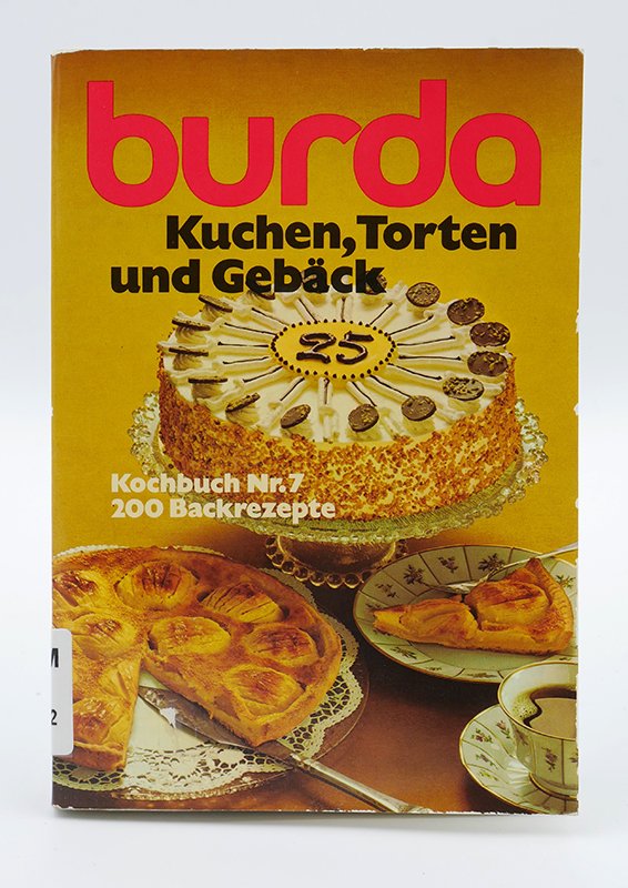 Backbuch: burda: "Kuchen, Torten und Gebäck" (o. J.) (Deutsches Kochbuchmuseum CC BY-NC-SA)