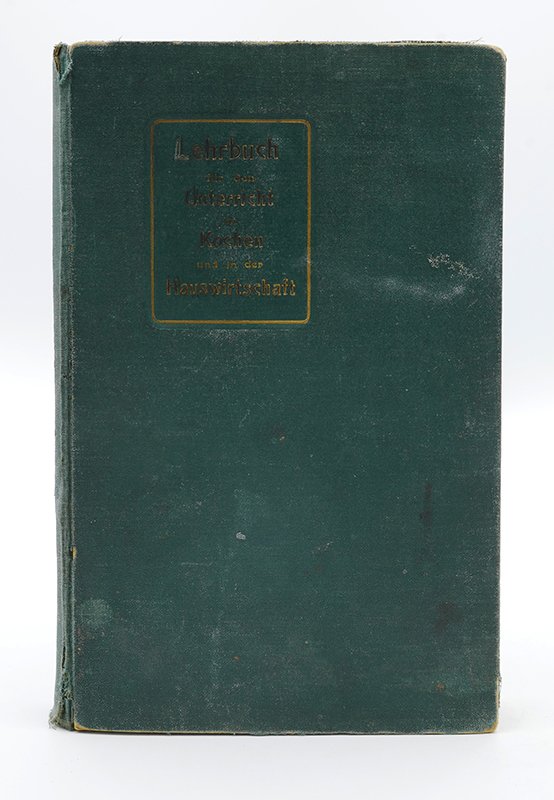 Lehrbuch: Marie Voigt (hrsg.): "Lehrbuch für den Unterricht im Kochen und in der Hauswirtschaft" (Deutsches Kochbuchmuseum CC BY-NC-SA)