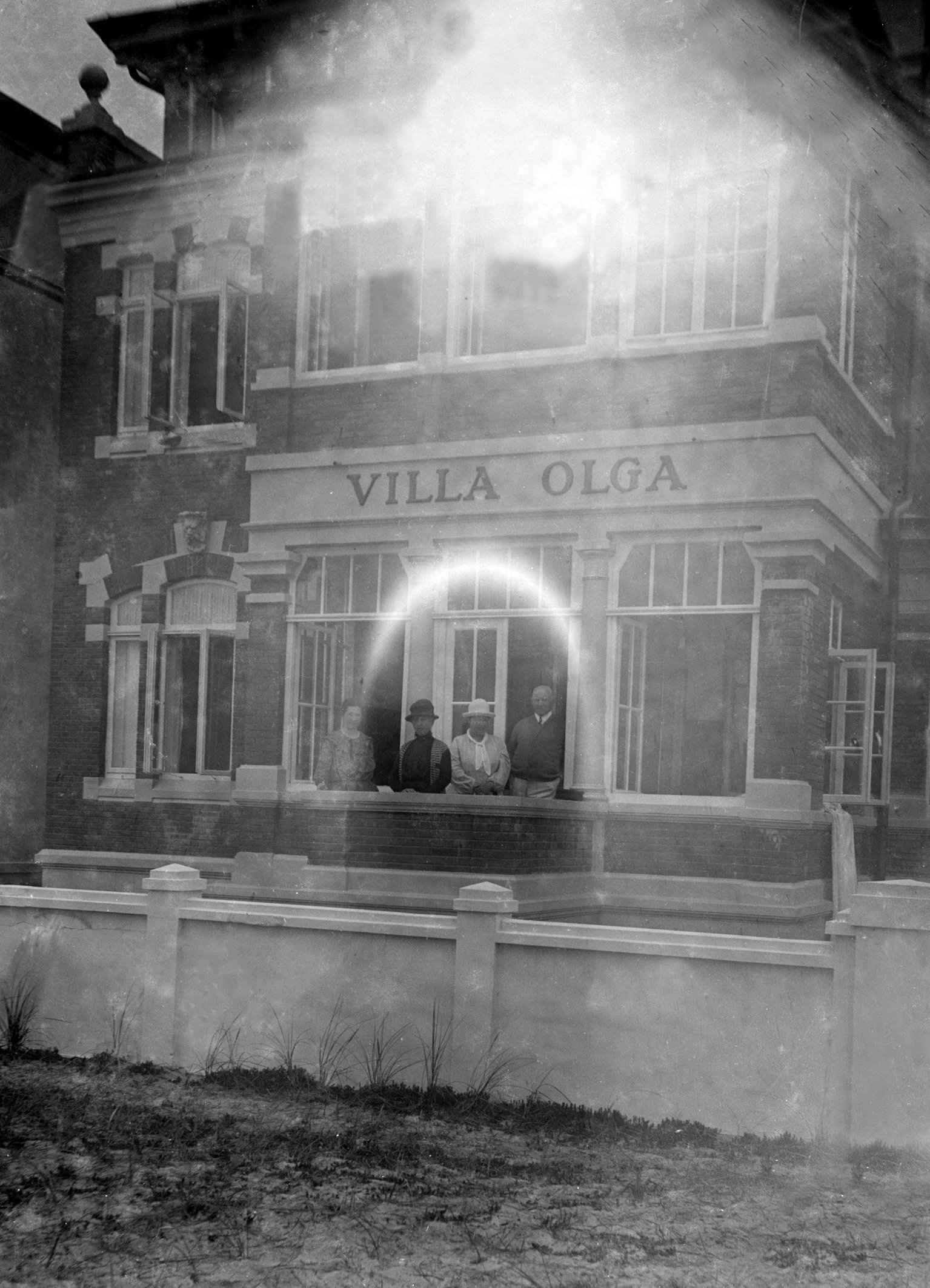 Glasplattennegativ, Villa Olga (Seminar für Kulturanthropologie des Textilen an der Technischen Universität Dortmund CC BY-NC-SA)