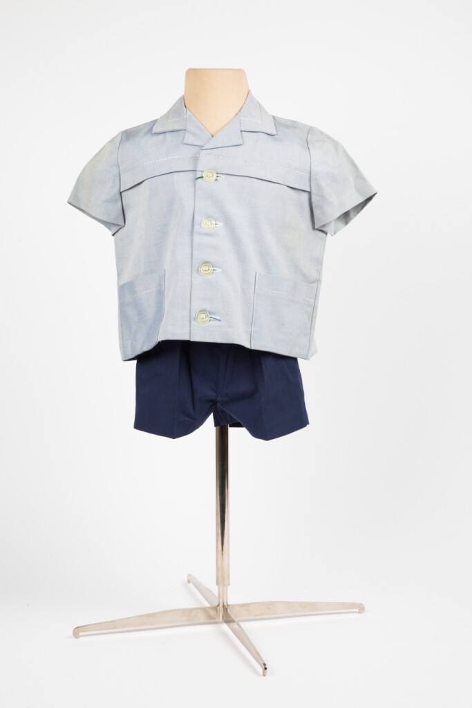 Sommeranzug für Jungen mit kurzen Hosen aus Baumwollgewebe (Stadtmuseum Lippstadt RR-F)