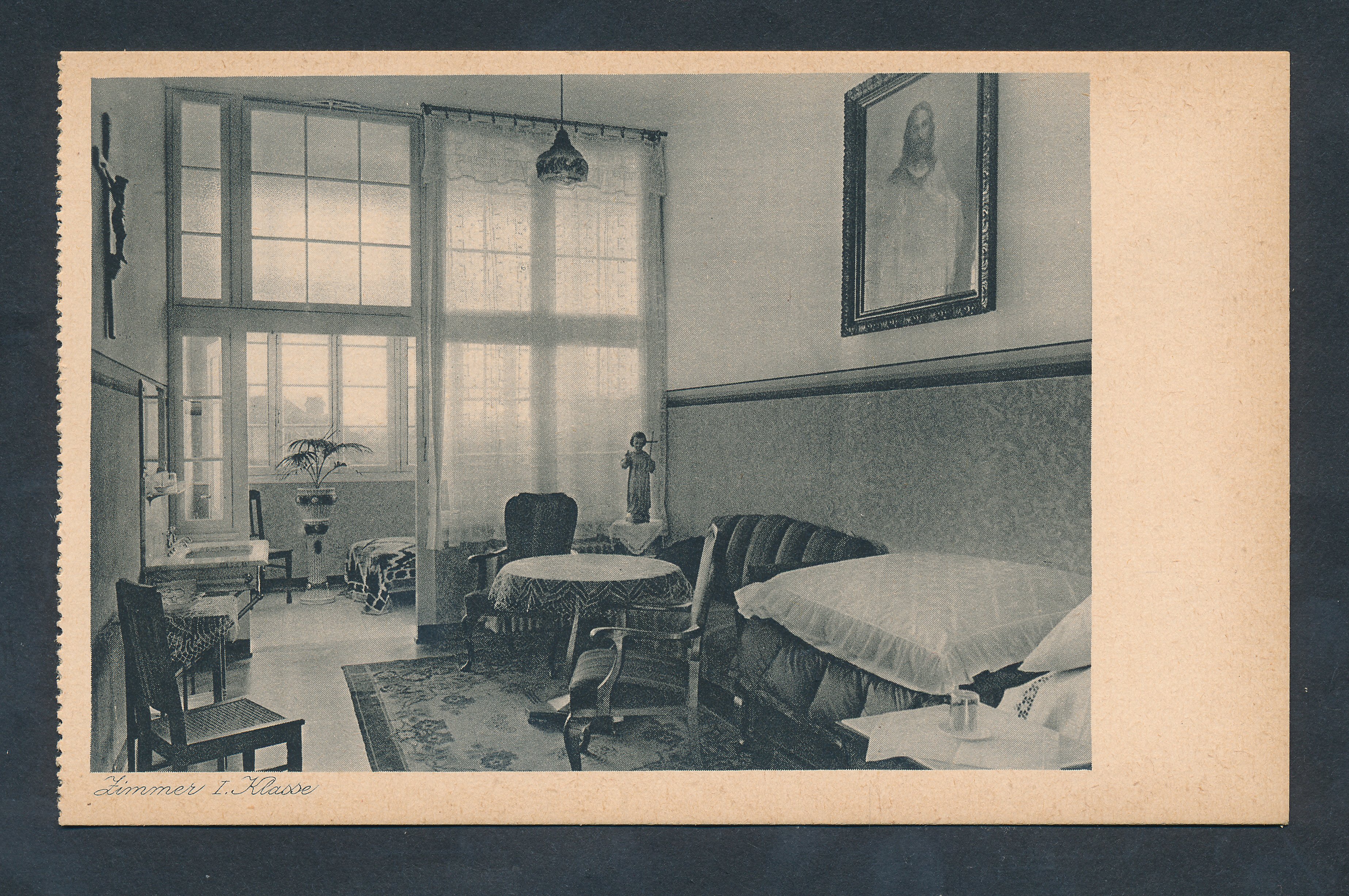 Ansichtskarte: Dreifaltigkeits - Hospital Lippstadt Zimmer 1.Klasse (Stadtmuseum Lippstadt CC BY-NC-SA)