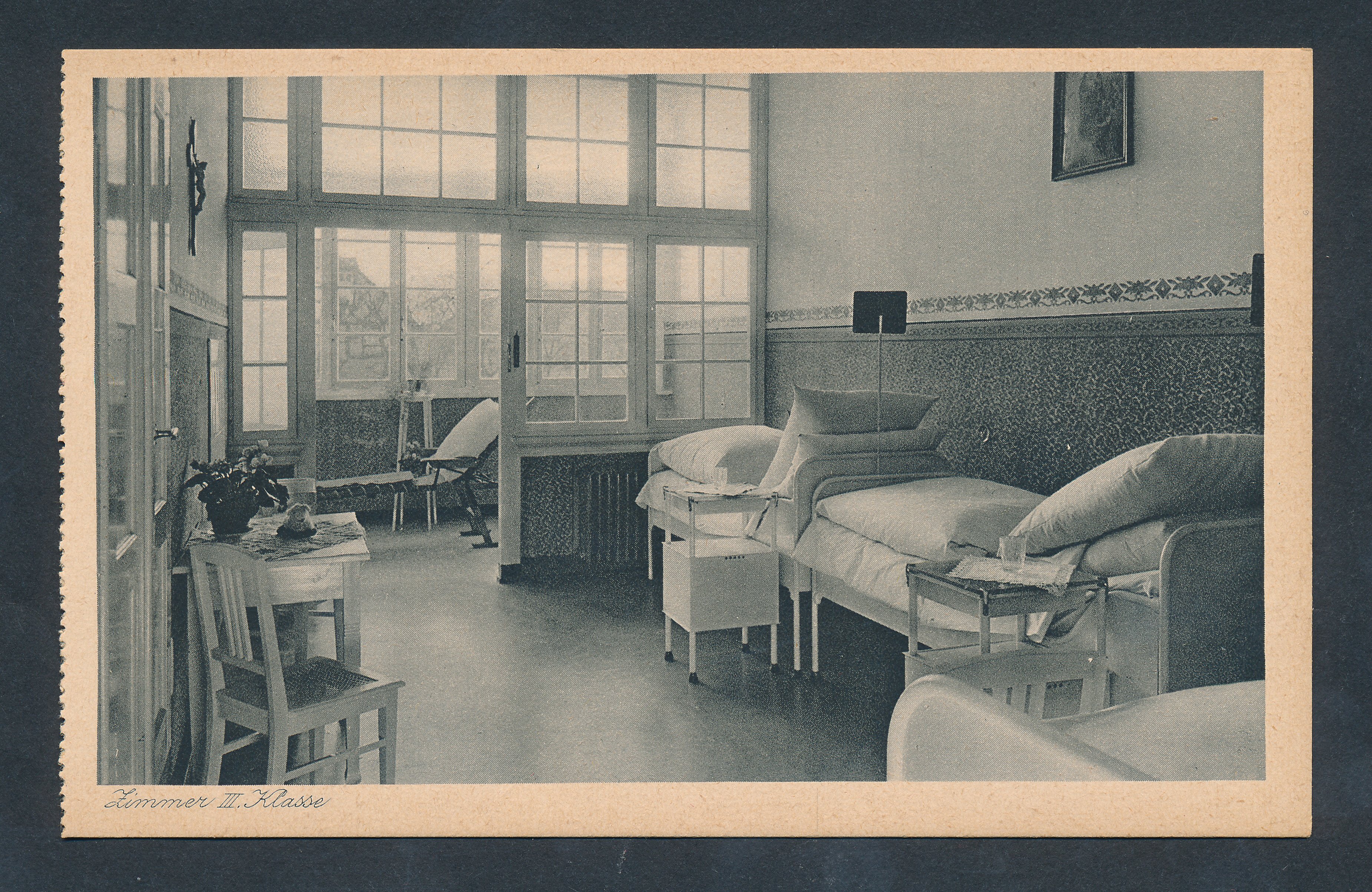 Ansichtskarte: Dreifaltigkeits - Hospital Lippstadt Zimmer 3.Klasse (Stadtmuseum Lippstadt CC BY-NC-SA)
