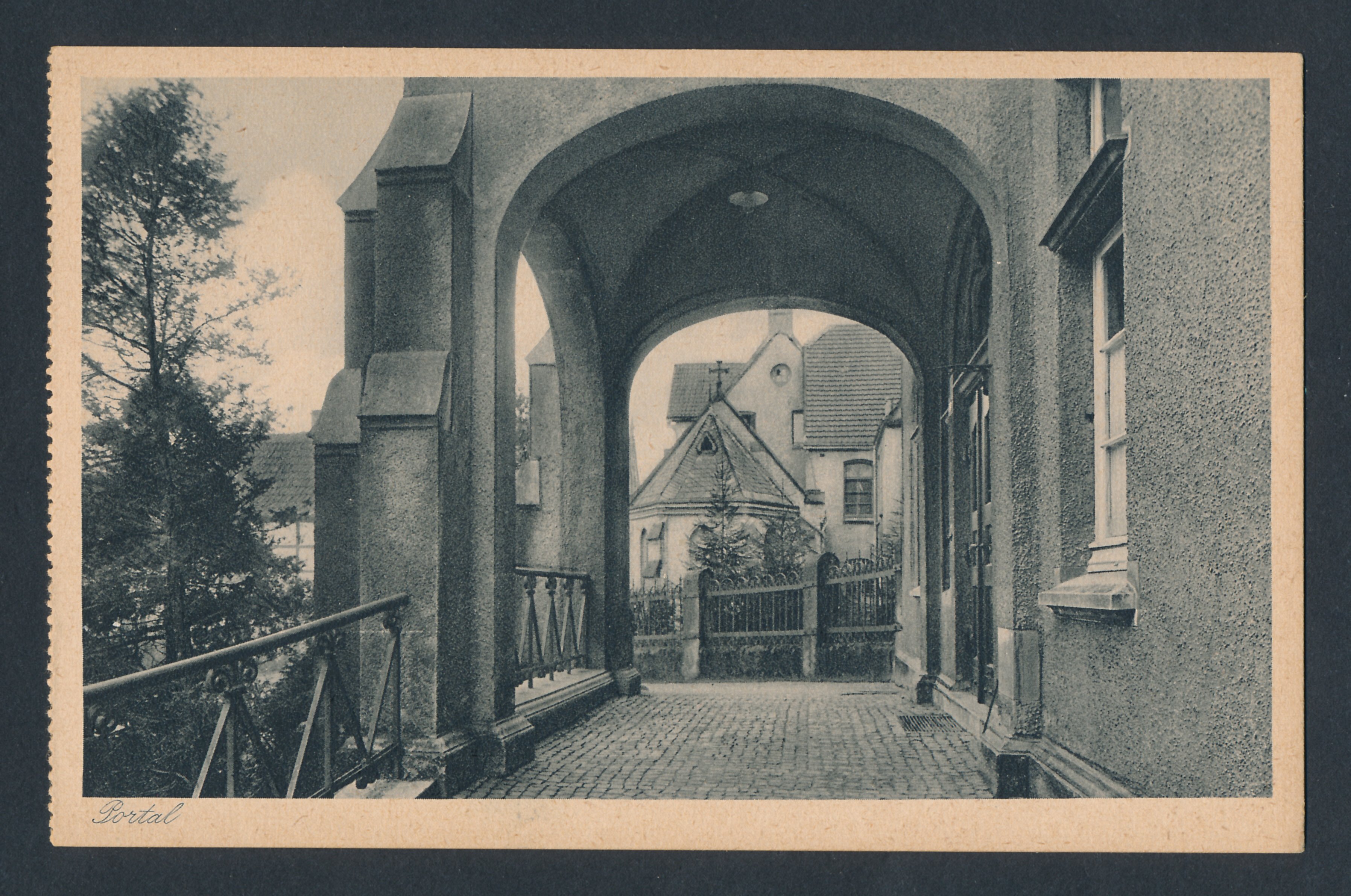Ansichtskarte: Dreifaltigkeits - Hospital Lippstadt Eingangs mit Portal (Stadtmuseum Lippstadt CC BY-NC-SA)