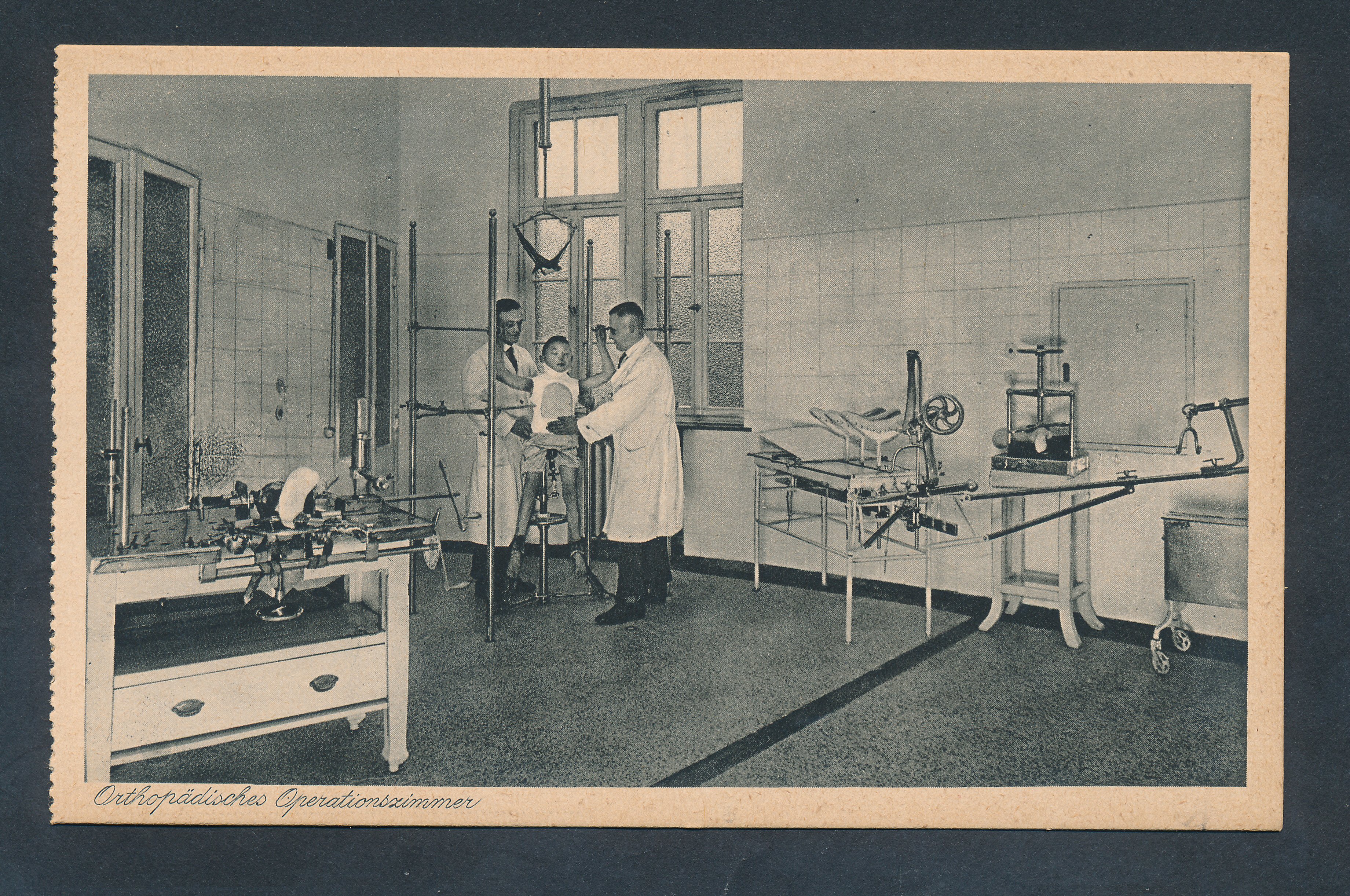 Ansichtskarte: Dreifaltigkeits - Hospital Lippstadt Orthopädisches Operationszimmer (Stadtmuseum Lippstadt CC BY-NC-SA)