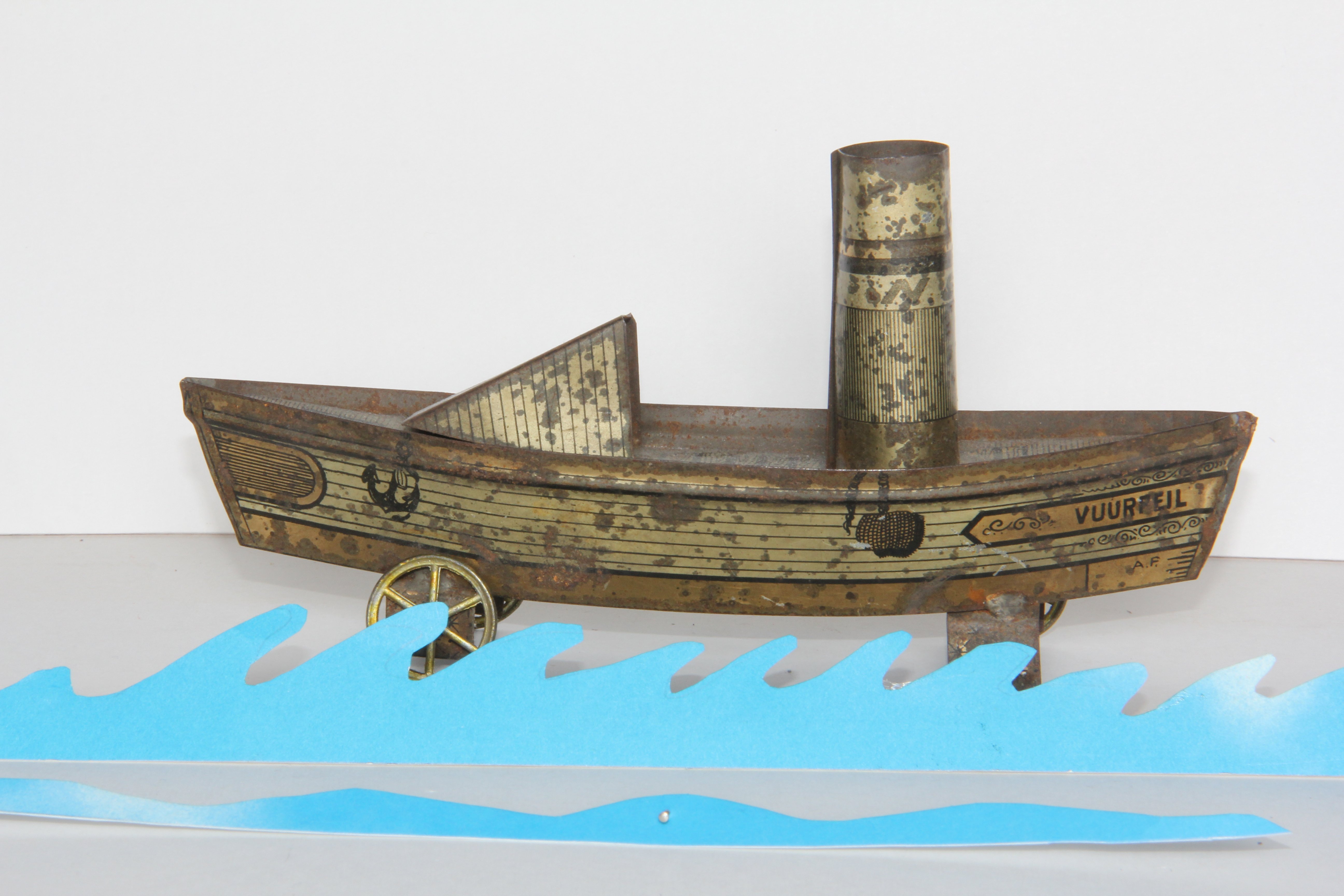 Spielzeugschiff: Bodenläufer Dampfschiff (Stadtmuseum Lippstadt RR-F)