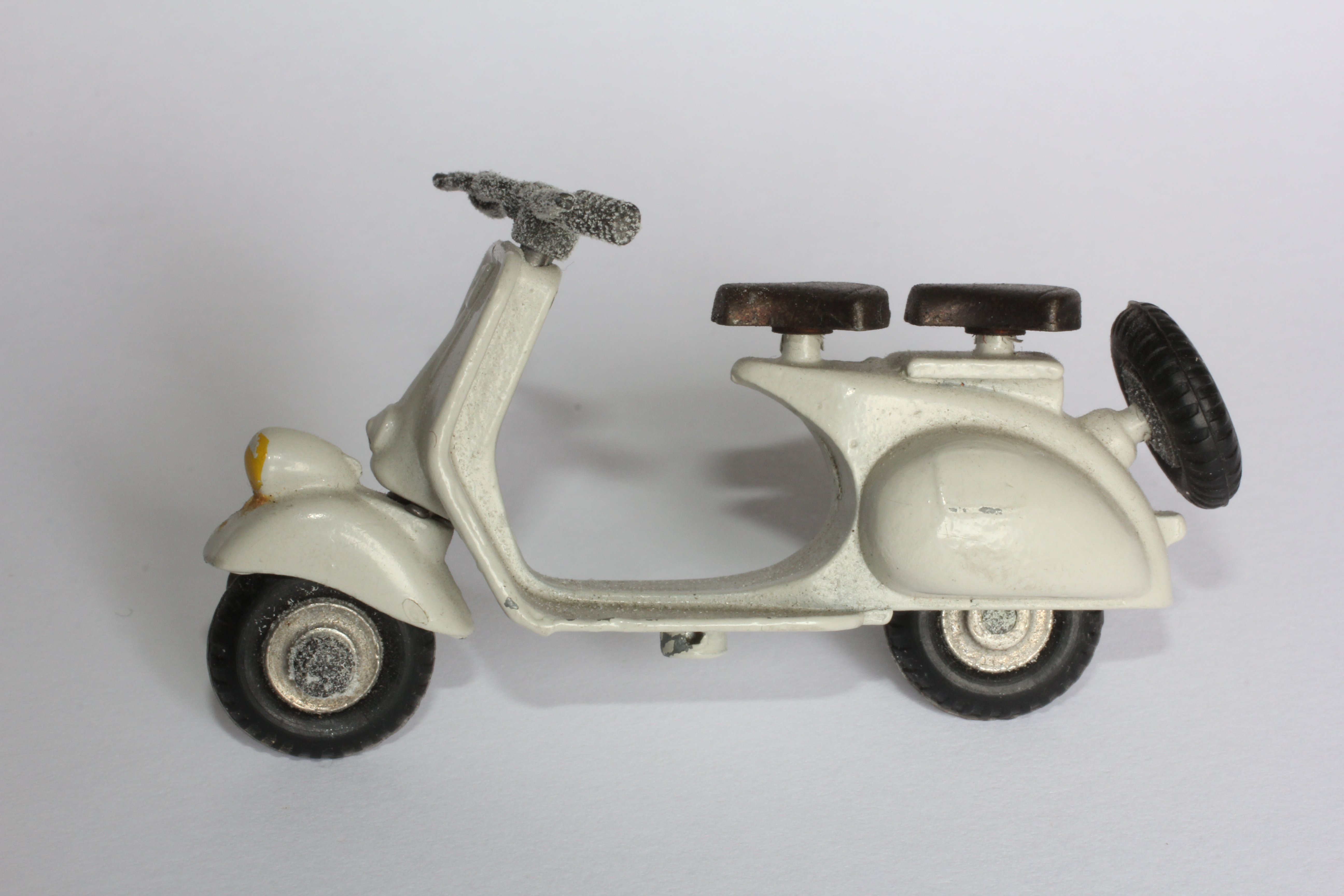 Spielzeugauto: Motorroller Piaggio Vespa (Stadtmuseum Lippstadt RR-F)