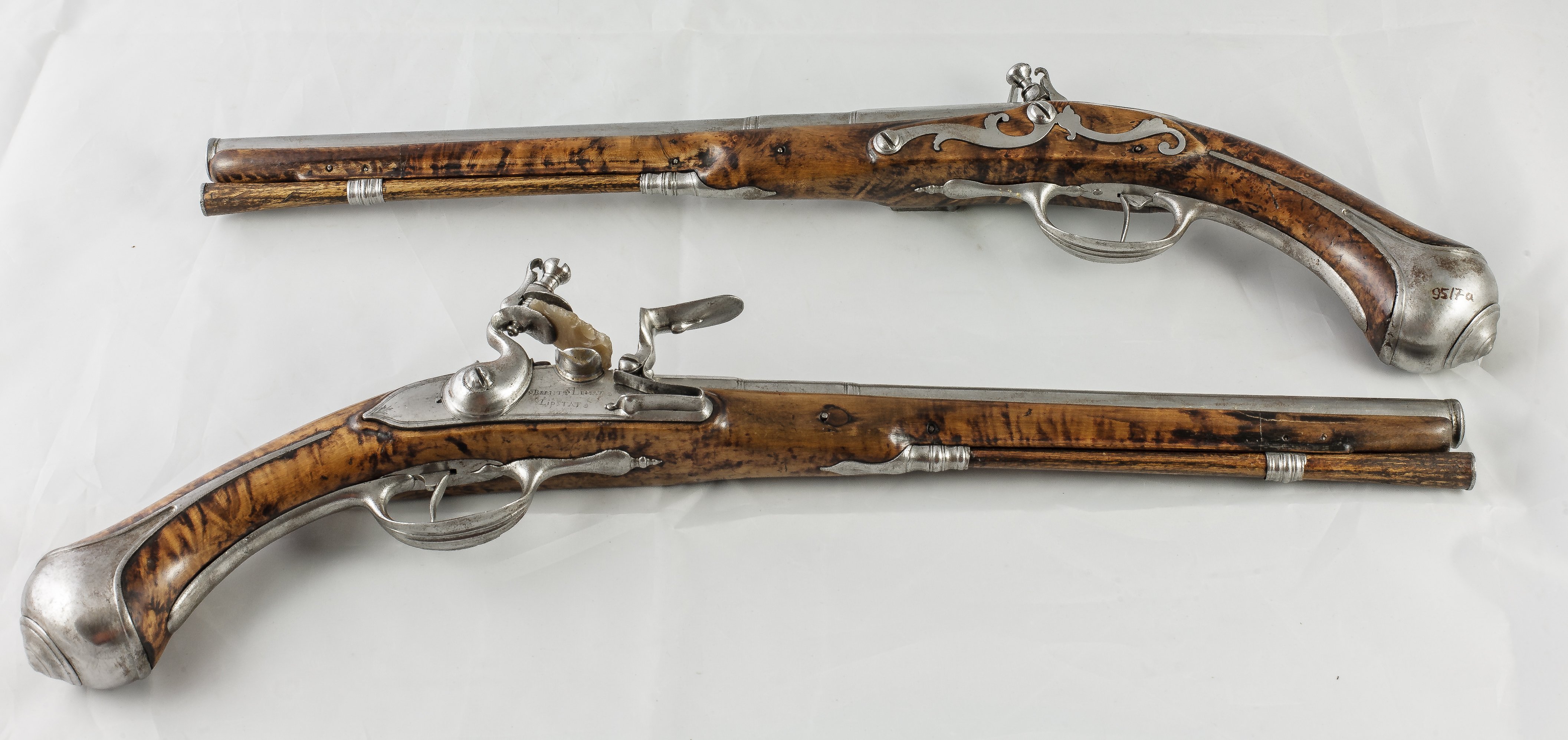 Pistolen: Steinschlosspistolenpaar (Stadtmuseum Lippstadt CC BY-NC-SA)
