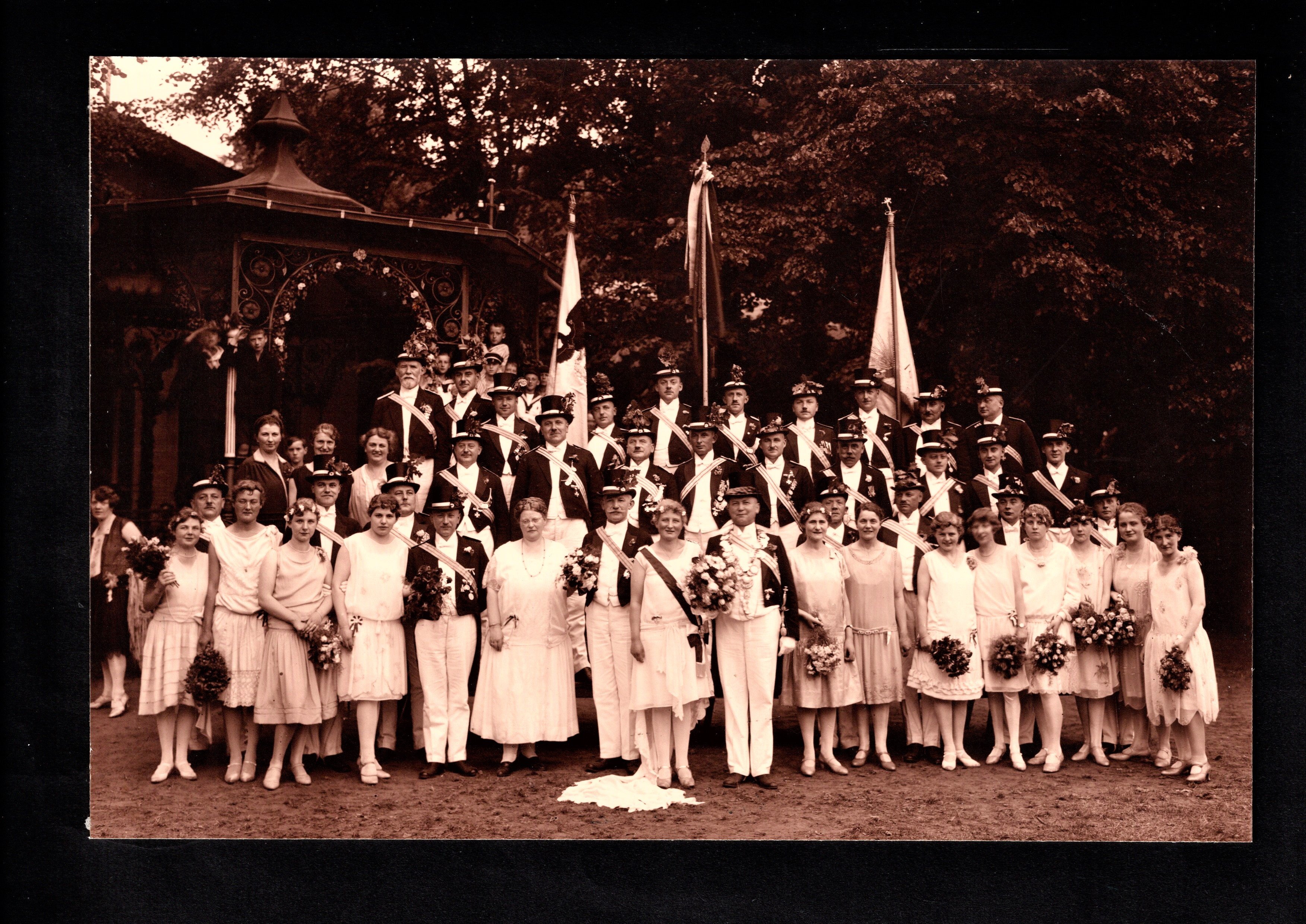 Fotografie der Throngesellschaft des Lippstädter Schützenvereins von 1927 (Erwin Speich CC BY-NC-ND)