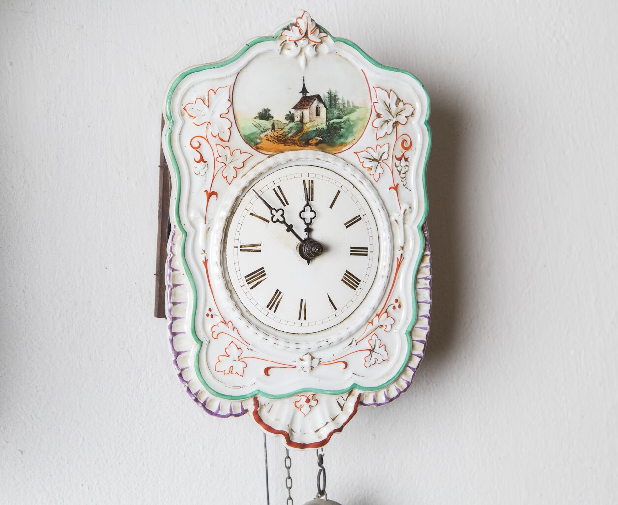 Uhr mit Porzellan-Schauseite (Stadtmuseum Lippstadt RR-F)
