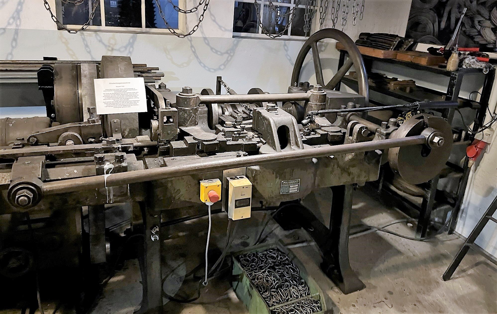 Einzelgliederbiegemaschine zur Kettenherstellung (Westfälisches Kettenschmiedemuseum Fröndenberg/Ruhr CC BY-NC-SA)