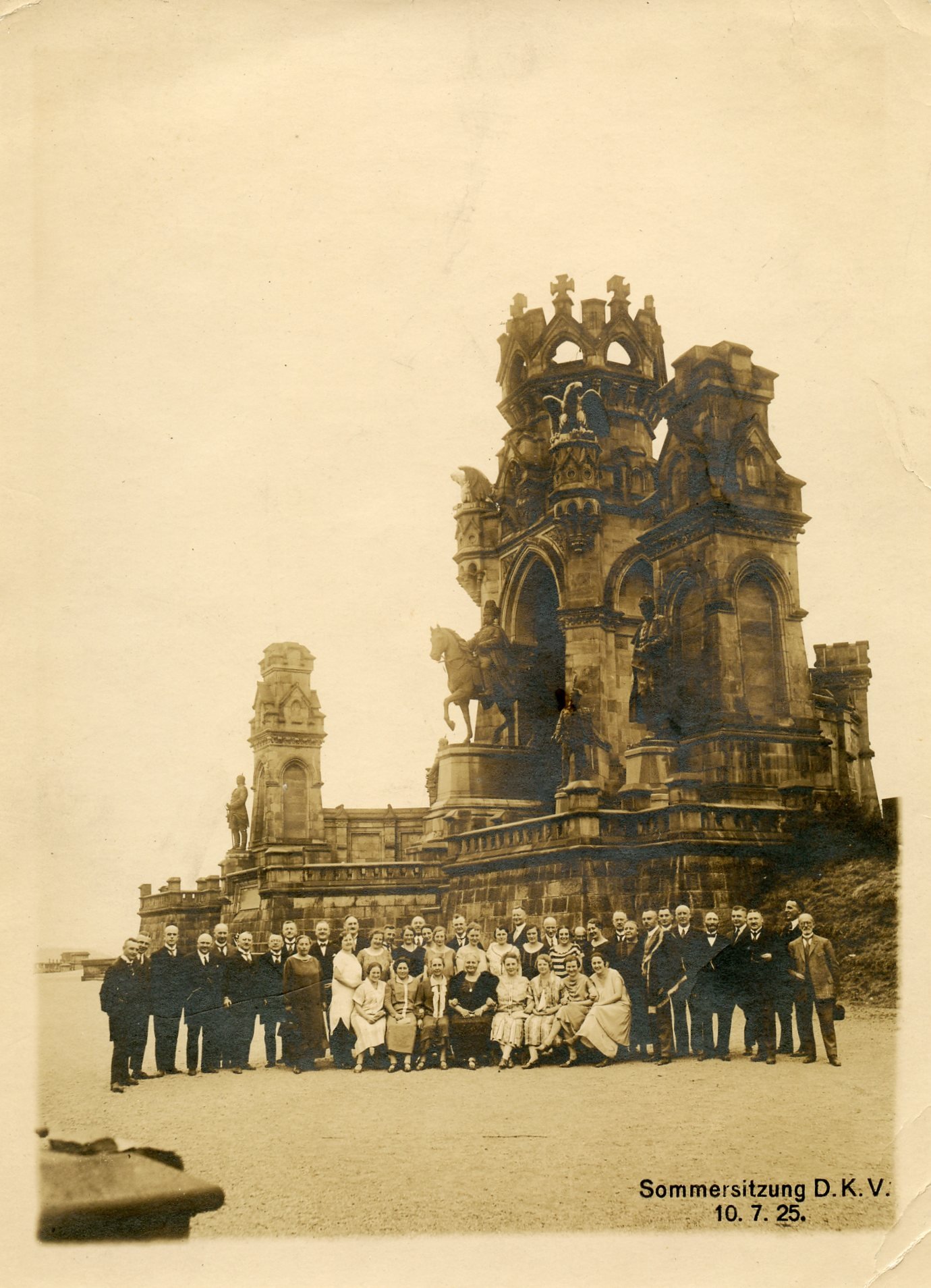 Fotografie Sommersitzung des D.K.V. vom 10.07.1925 (Westfälisches Kettenschmiedemuseum Fröndenberg/Ruhr CC BY-NC-SA)