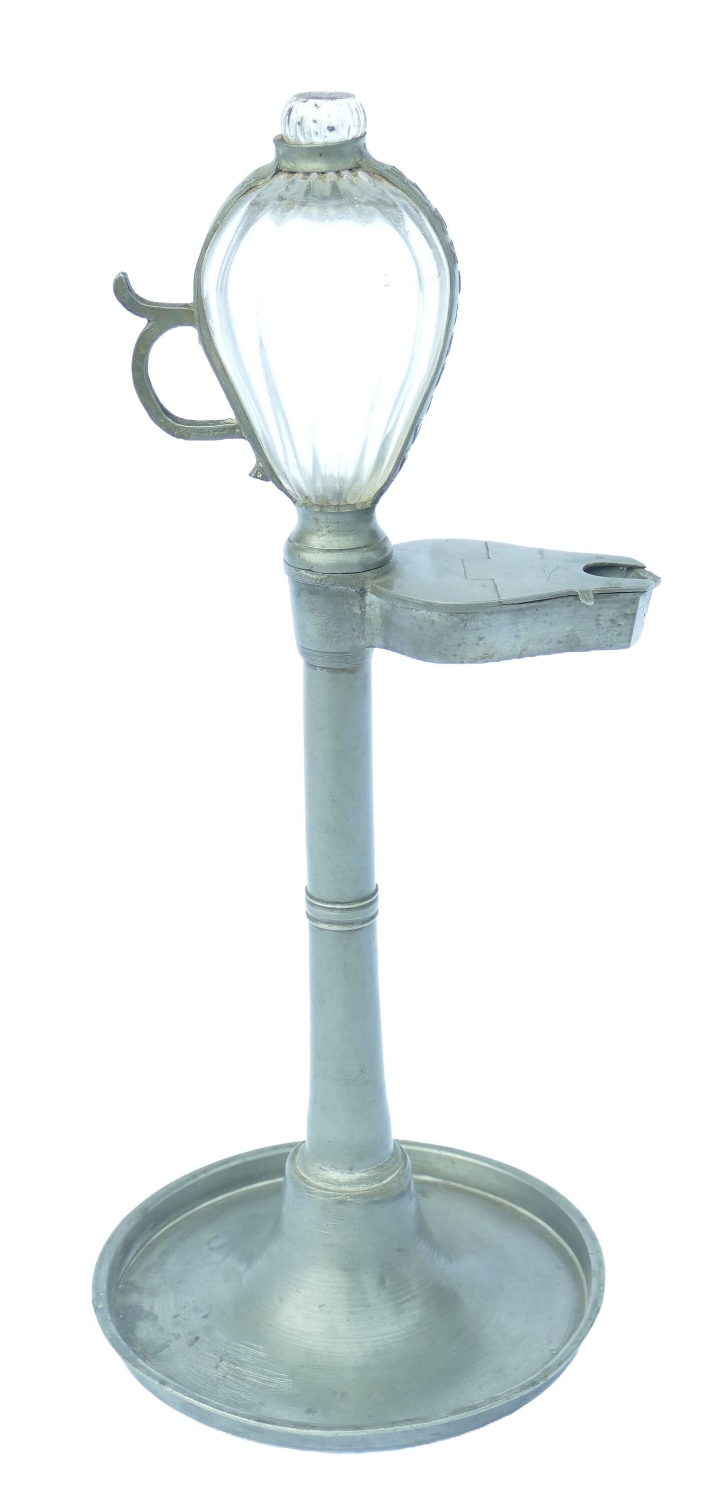 Lampenuhr aus Zinn mit Glasbehälter (Heimatmuseum Nordwalde CC BY-NC-SA)