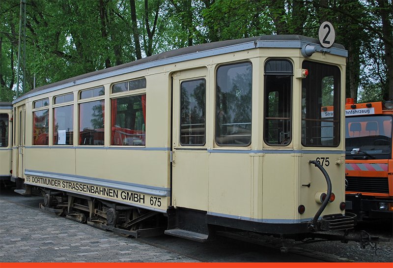 2-Achs-Straßenbahnbeiwagen Nr. 675 (Nahverkehrsmuseum Dortmund CC BY-NC-SA)