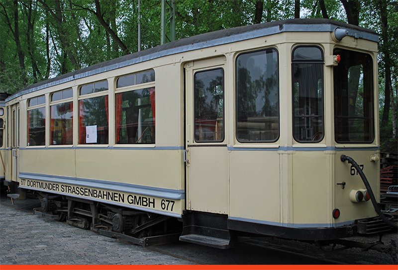 2-Achs-Straßenbahnbeiwagen Nr. 677 (Nahverkehrsmuseum Dortmund CC BY-NC-SA)