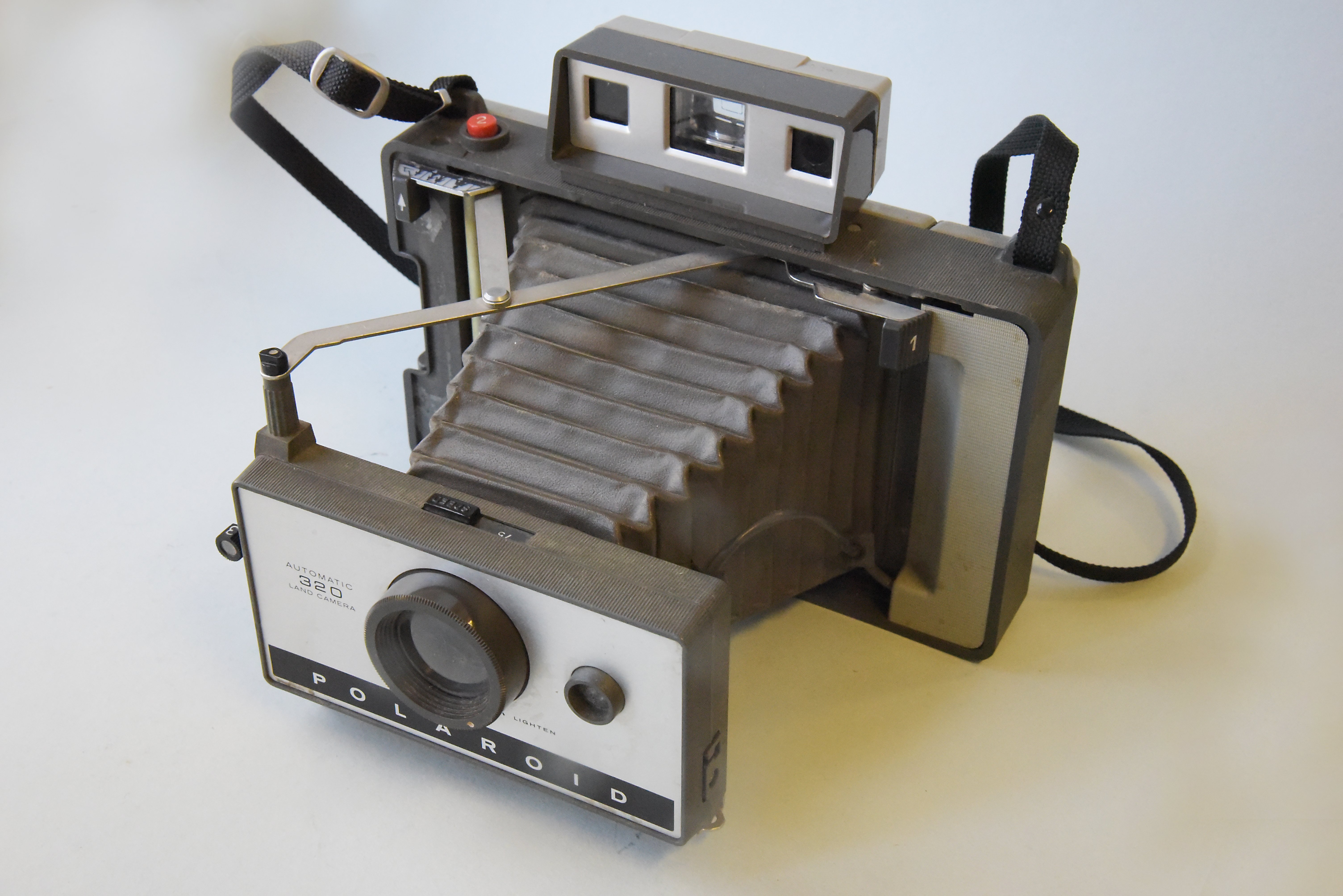 Polaroid Land Camera 320 (Haus der Kamener Stadtgeschichte - Museum und Stadtarchiv CC BY-NC-SA)