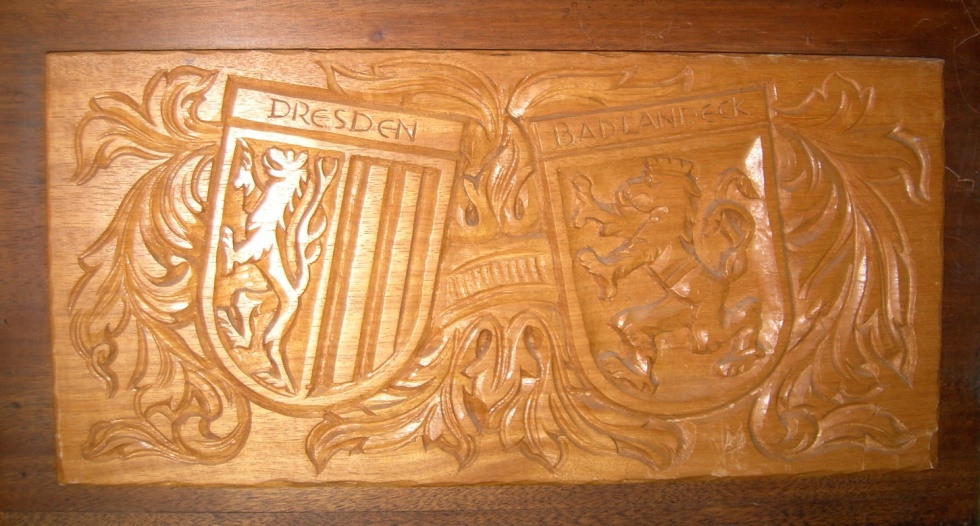 Relief der Wappen von Dresden und Bad Landeck (Volmer, Martina CC BY-NC-SA)