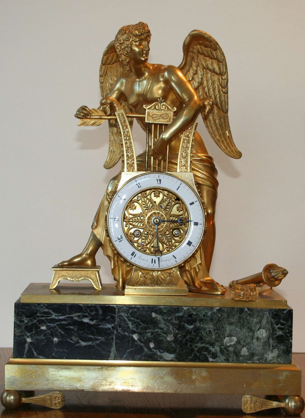 Empire-Uhr - Geflügelter Genius mit Lyra (Verein der Freunde und Förderer des Siegerlandmuseums e.V. CC BY-NC-SA)