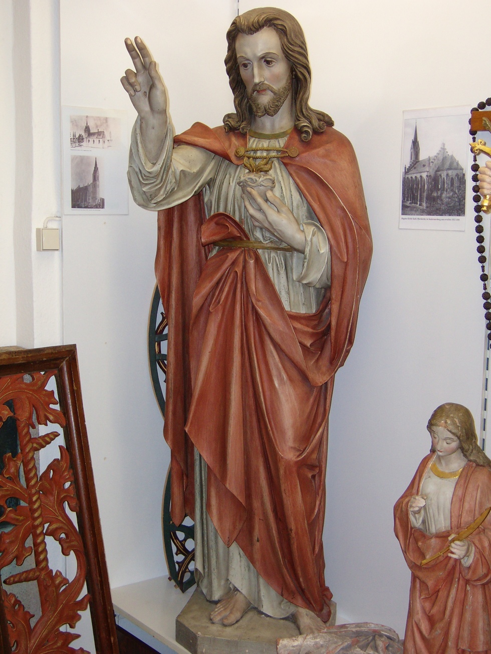 Altarfigur: &quot;Herz Jesu&quot; mit Sockel (Heimatmuseum der Stadt Marsberg CC BY-NC-SA)